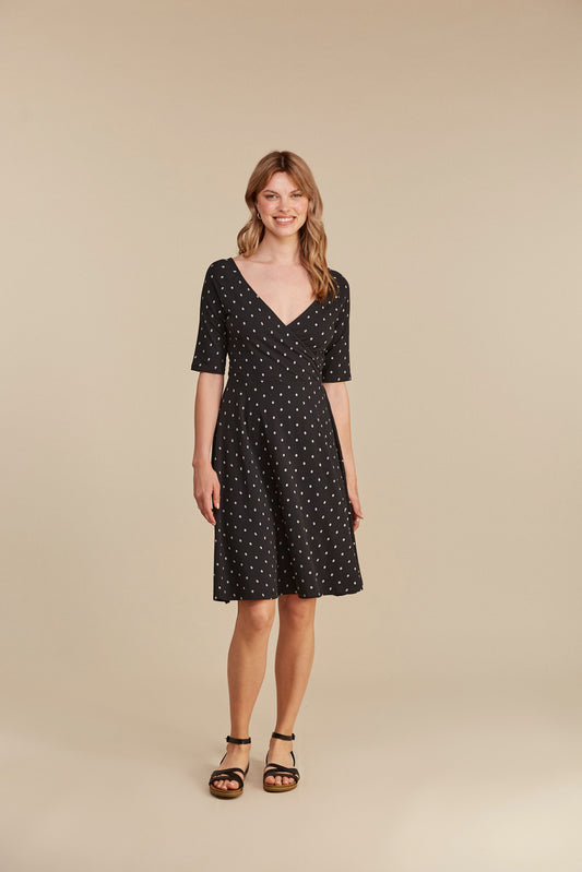 Karine Lehtiprintti Mekko - Luomupuuvillaa - Musta - People Tree - Kietaisumekko - Kellohelma - Ekologinen mekko