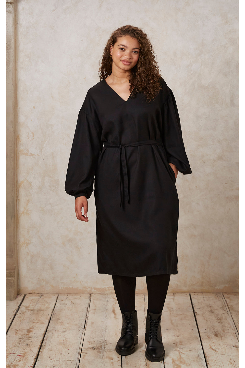 Ripley Musta Puhvihihainen Mekko - 100% Tencel™ Lyocell - People Tree - Ekologinen mekko