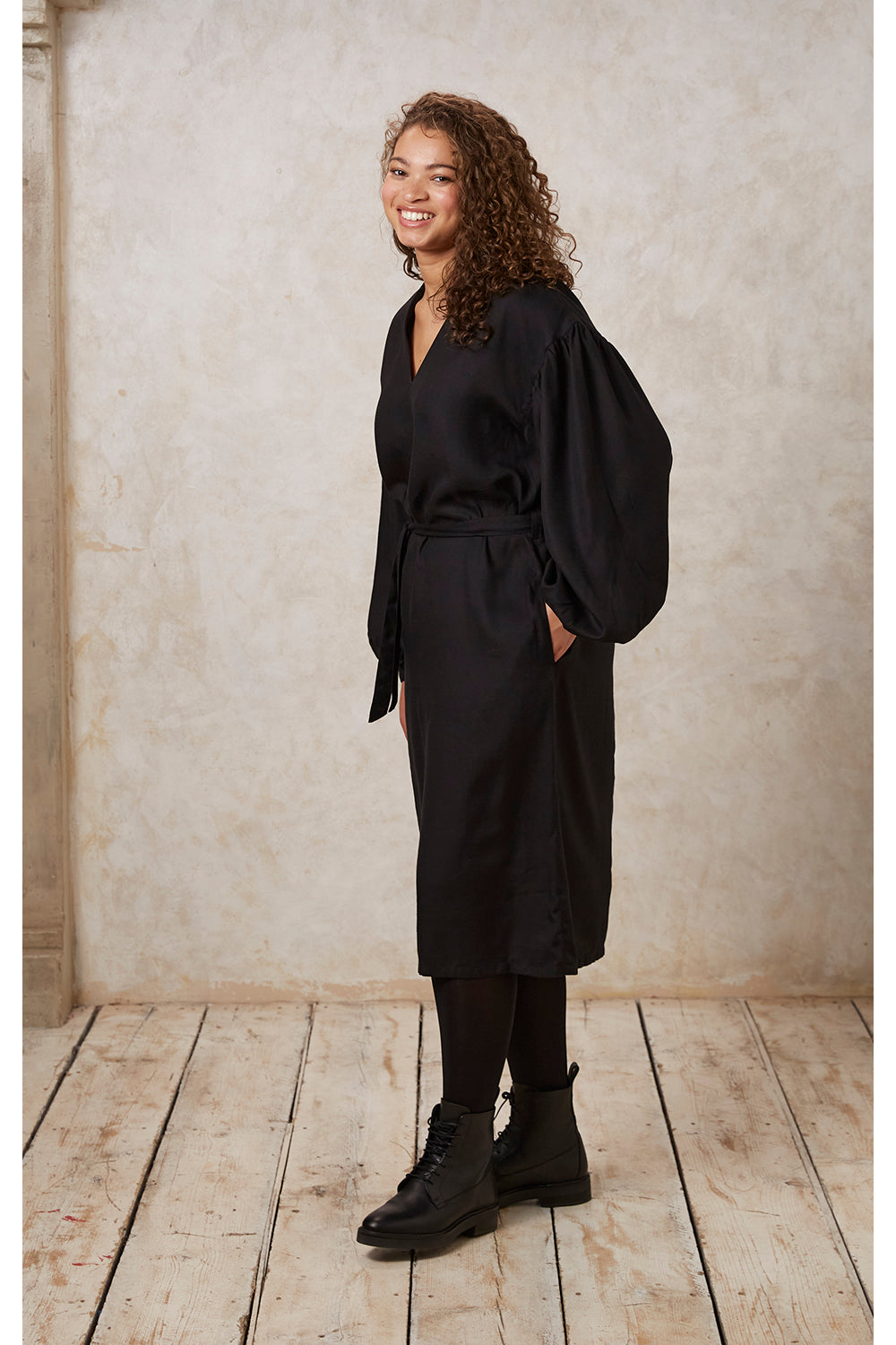 Ripley Musta Puhvihihainen Mekko - 100% Tencel™ Lyocell - People Tree - Ekologinen mekko