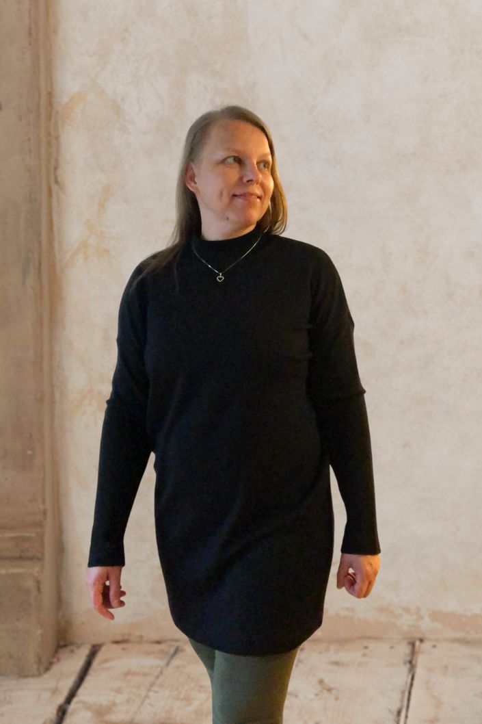 Saaga Merinovilla Laadukas Neulemekko - Lyhyt - Musta - 100% Merinovilla - Kotimainen