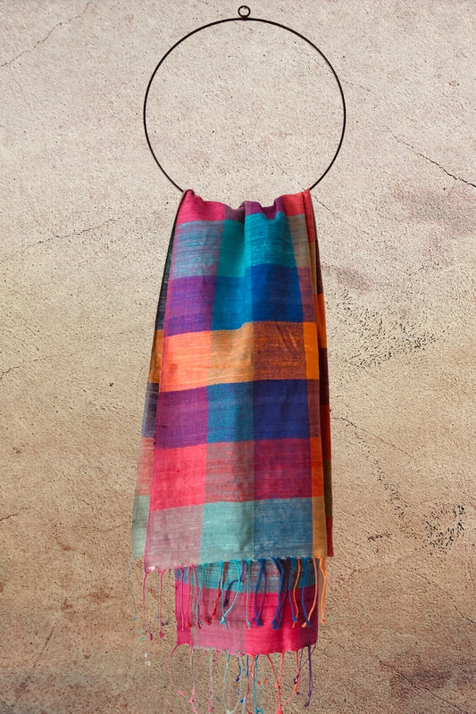 Raakasilkkihuivi - Värikäs ruutukuvio - Eettinen valmistus - Silkkihuivi - 200cm x 50cm - Fair Trade
