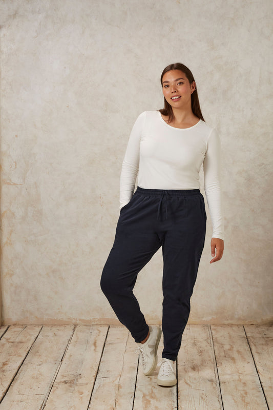 Sasha College Housut - Reilun kaupan luomupuuvillaa - Navy - People Tree - ekologiset ja eettiset housut